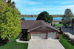 2238 Breckenridge Dr, Berthoud, CO 80513 - Photo 1