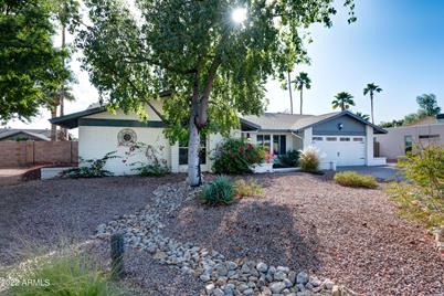 4915 E Everett Drive - Photo 1