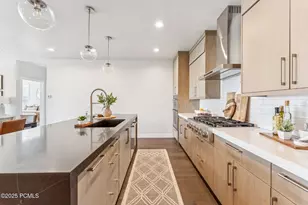 881 E Grizzly Draw Ct, Hideout, UT 84036 - Photo 6