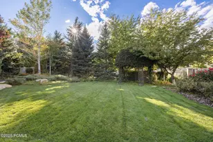 2238 E Cottonwood Cove Ln, Cottonwood Heights, UT 84121 - Photo 104