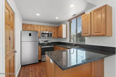 1600 Pinebrook Boulevard #Apt E4, Park City, UT 84098 - Photo 8