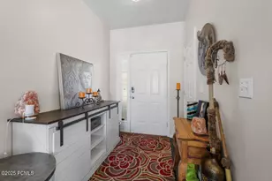 7819 S Spruce Tree Ln, Sandy, UT 84094 - Photo 2