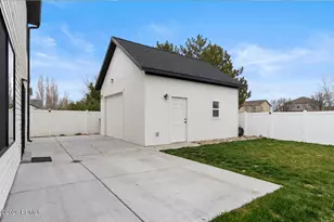 2303 E Hawthorne St, Saratoga Springs, UT 84043 - Photo 14