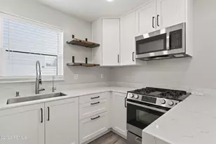 2303 E Hawthorne St, Saratoga Springs, UT 84043 - Photo 20