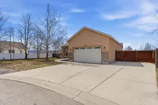 5325 Bridle Cir, Oakley, UT 84055 - Photo 30