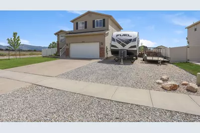 2647 S 2300, Syracuse, UT 84075 - Photo 2