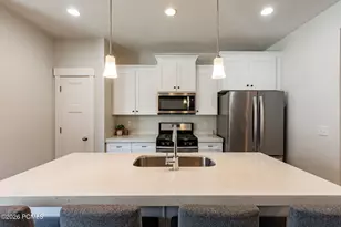 808 Newfield Dr, Sandy, UT 84094 - Photo 4
