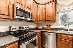 1065 Windsor Dr, North Salt Lake, UT 84054 - Photo 10