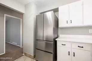 394 E Bridlewood Dr, Salt Lake City, UT 84107 - Photo 14