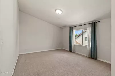 1146 N 700, Centerville, UT 84014 - Photo 22