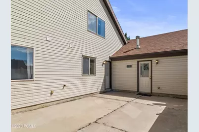 1146 N 700, Centerville, UT 84014 - Photo 32