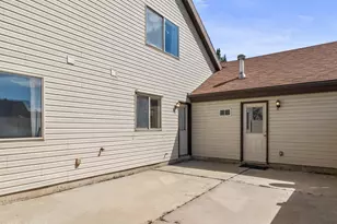 1146 N 700, Centerville, UT 84014 - Photo 32