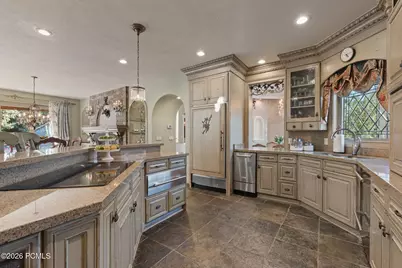 2238 E Cottonwood Cove Lane, Cottonwood Heights, UT 84121 - Photo 10