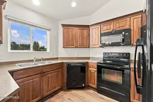 116 E Resaca Dr, Sandy, UT 84070 - Photo 8