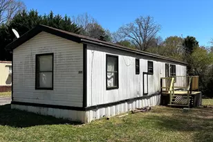 303 37th St SW, Hickory, NC 28602 - Photo 4