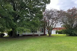 209 E Harnett St, Dunn, NC 28334 - Photo 2