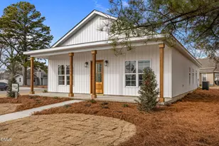 206 S Wall St, Benson, NC 27504 - Photo 2
