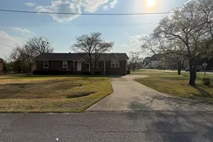 2992 Cherry Ln, Kinston, NC 28504 - Photo 2