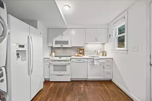1641 Sutton Dr, Raleigh, NC 27605 - Photo 8