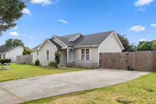113 Shadow Bend Ln, Selma, NC 27576 - Photo 2