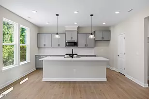 315 Queens Ferry Ln, Aberdeen, NC 28315 - Photo 2