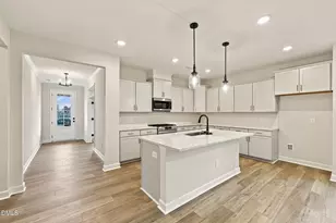 347 Queens Ferry Ln, Aberdeen, NC 28315 - Photo 4