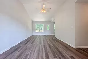 11 N Carolina Ave, Benson, NC 27504 - Photo 8