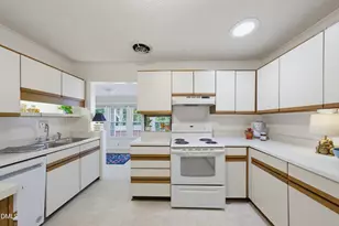 306 Plainview Ave, Raleigh, NC 27604 - Photo 12