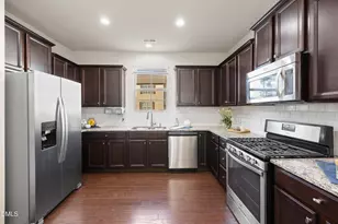10017 Lynnberry Pl, Raleigh, NC 27617 - Photo 12