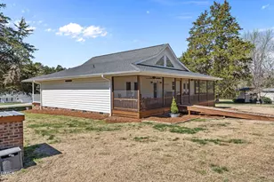 35 Hummingbird Ln, Henderson, NC 27537 - Photo 6