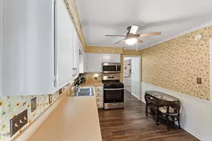 109 Burkwood Ln, Raleigh, NC 27609 - Photo 14