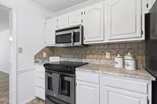 118 Greenmont Ln, Cary, NC 27511 - Photo 8