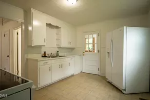611 E Finch St, Siler City, NC 27344 - Photo 6
