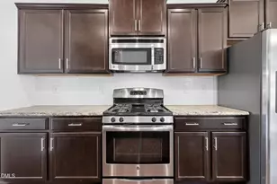 512 Stapleford Ln, Fuquay Varina, NC 27526 - Photo 8