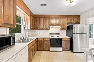 5444 Sharpe Dr, Raleigh, NC 27612 - Photo 6