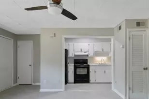210 Colonial Dr, Fayetteville, NC 28301 - Photo 8