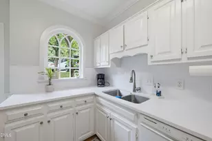 1302 Hampshire Ct, Raleigh, NC 27612 - Photo 10