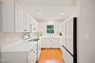 305 McGregor Dr, Chapel Hill, NC 27514 - Photo 8
