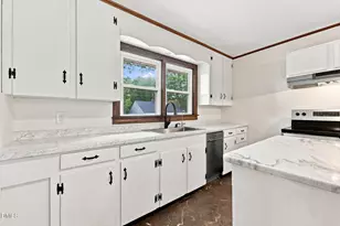 102 W Cardwell St, Madison, NC 27025 - Photo 18