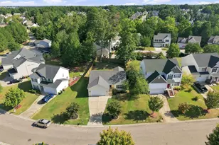 412 Holly Thorn Trace, Holly Springs, NC 27540 - Photo 6