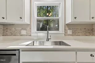 129 Carmichael Ct, Cary, NC 27511 - Photo 8
