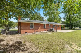 808 Hemlock Dr, Fayetteville, NC 28304 - Photo 8