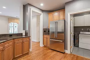 2701 Glenwood Gardens Ln, Raleigh, NC 27608 - Photo 16