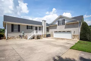906 Walnut Dr, Erwin, NC 28339 - Photo 6