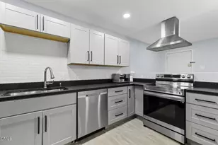 500 Umstead Dr, Chapel Hill, NC 27516 - Photo 2