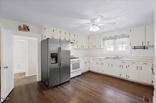 305 E 1st St, Kenly, NC 27542 - Photo 22