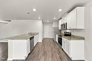 445 Brisk Dr, Zebulon, NC 27597 - Photo 2