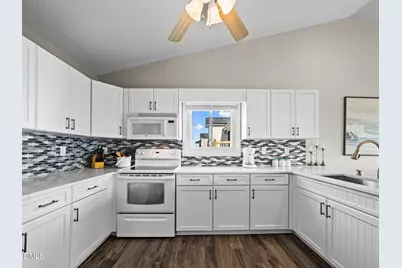 609 S Shore Drive, Surf City, NC 28445 - Photo 10