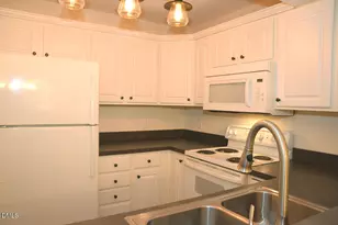 1221 Westview Ln, Raleigh, NC 27605 - Photo 10