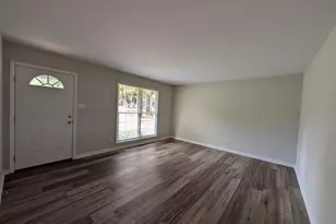 118 E McIver St, Zebulon, NC 27597 - Photo 4